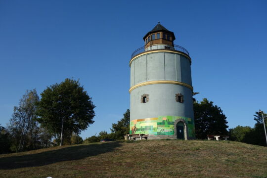 Der heute als Aussichtsturm genutzte, ehemalige Wasserturm von Plauen-Neundorf.