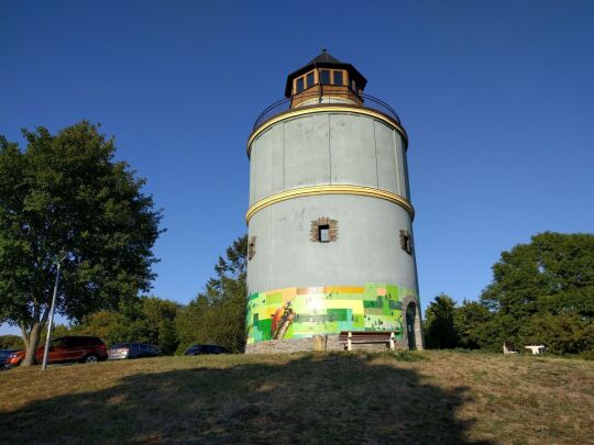 Der heute als Aussichtsturm genutzte, ehemalige Wasserturm von Plauen-Neundorf.