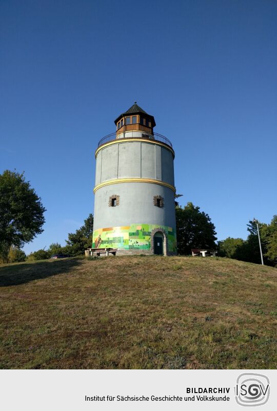 Der heute als Aussichtsturm genutzte, ehemalige Wasserturm von Plauen-Neundorf.