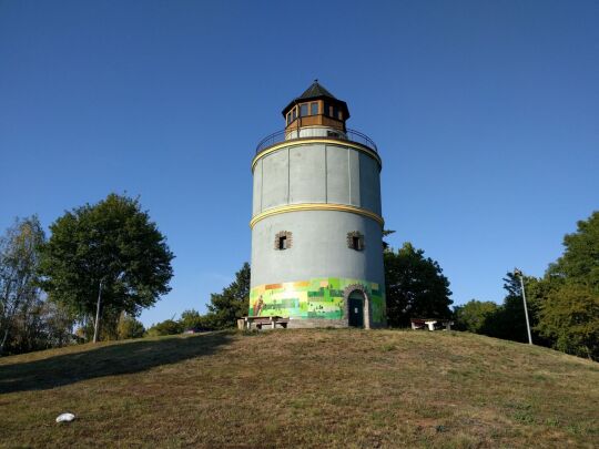 Der heute als Aussichtsturm genutzte, ehemalige Wasserturm von Plauen-Neundorf.