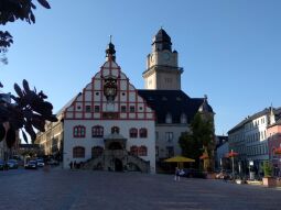 Das alte und das Neue Rathaus in Plauen.