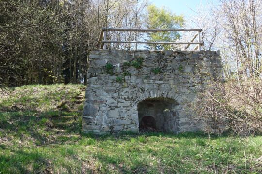 Reste eines historischen Kalkofens bei Dippoldiswalde-Naundorf.