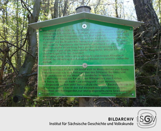 Infotafel zum Naturraum des Wilisch bei Glashütte-Hermsdorf.