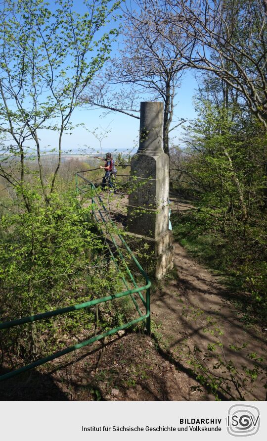 Triangulierungssäule auf dem Gipfel des Wilisch bei Glashütte-Hermsdorf.