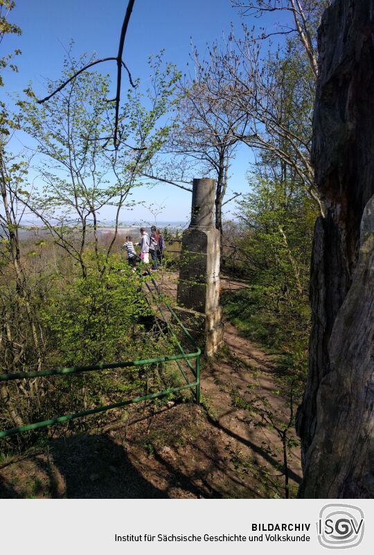 Blick zur ehemaligen Gaststätte vom Gipfel des Wilisch bei Glashütte-Hermsdorf.