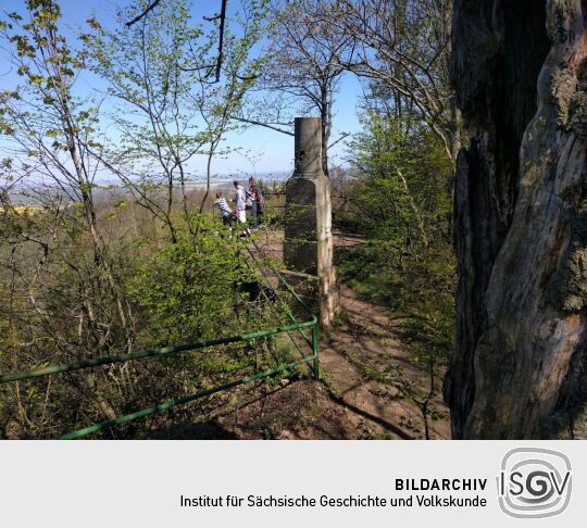 Triangulierungssäule auf dem Gipfel des Wilisch bei Glashütte-Hermsdorf.