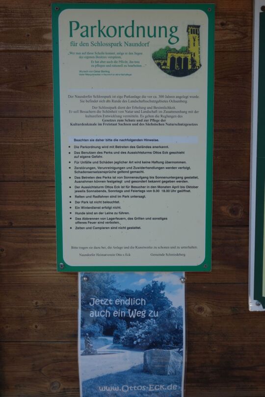 Infotafel  Parkordnung im Gutspark Naundorf bei Dippoldiswalde.