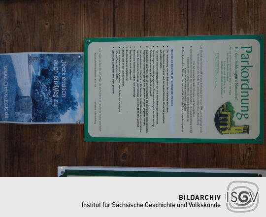 Infotafel  Parkordnung im Gutspark Naundorf bei Dippoldiswalde.