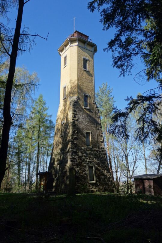 Der Aussichtsturm auf der Wilhelmshöhe bei Perlas.