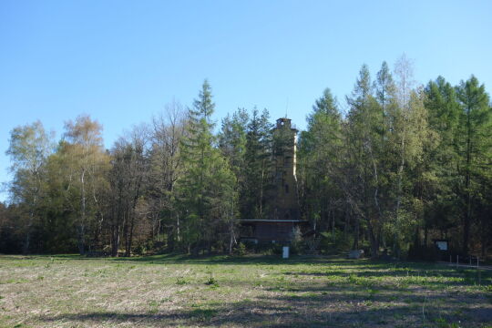 Der Aussichtsturm auf der Wilhelmshöhe bei Perlas.