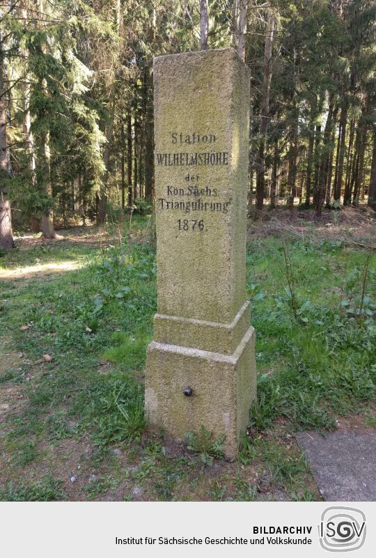 Die Triangulationssäule auf der Wilhelmshöhe bei Perlas.