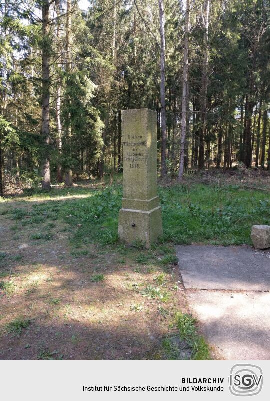 Die Triangulationssäule auf der Wilhelmshöhe bei Perlas.