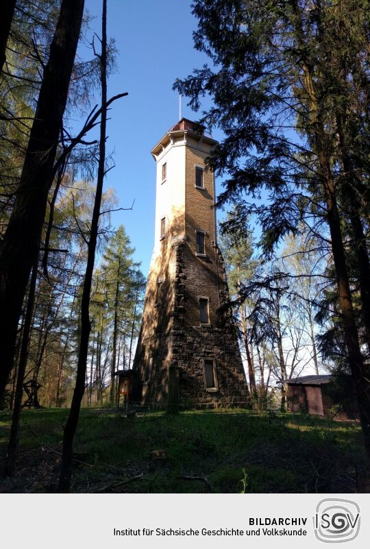 Der Aussichtsturm auf der Wilhelmshöhe bei Perlas.