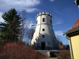 Bild: Der Aussichtsturm Windmühle in Boxdorf.
