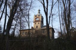 Beckenbergbaude mit Aussichtsturm bei Eibau.