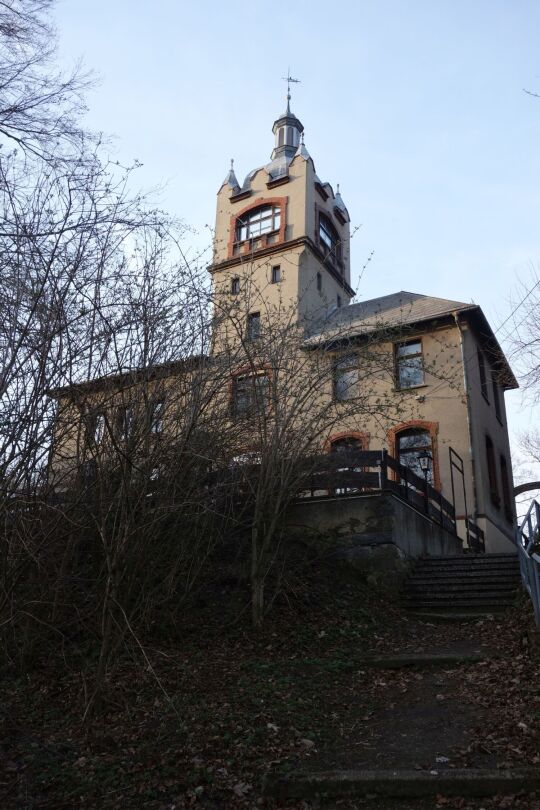 Beckenbergbaude mit Aussichtsturm bei Eibau.