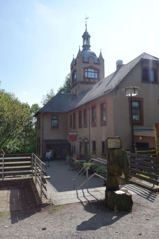 Beckenbergbaude mit Aussichtsturm bei Eibau.