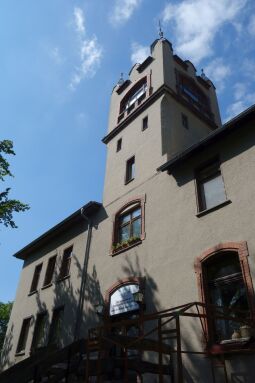 Beckenbergbaude mit Aussichtsturm bei Eibau.
