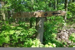 Wegweiser zum heutigen Aussichtspunkt an Beckenbergbaude bei Eibau.