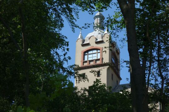 Der Turm der Beckenbergbaude bei Eibau.