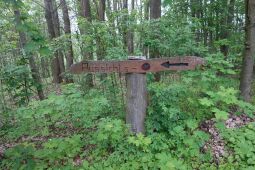 Wegweiser zum heutigen Aussichtspunkt an Beckenbergbaude bei Eibau.