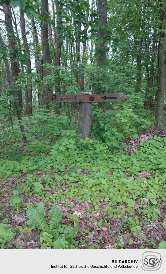 Wegweiser zum heutigen Aussichtspunkt an Beckenbergbaude bei Eibau.