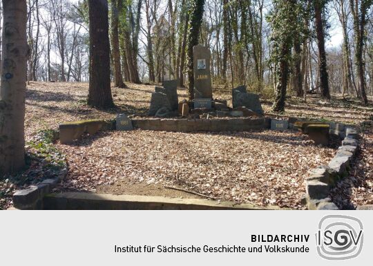 Das Turnvater-Jahn-Denkmal im Stadtpark auf dem Weinberg in Taucha.