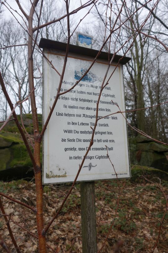 Infotafel am Weg auf den Hochstein bei Elstra.
