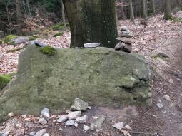 Steinmännel als Wegweiser an der Hochsteinstraße bei Elstra.