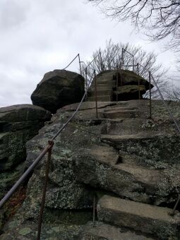 Anlagen auf dem Hochstein bei Elstra.