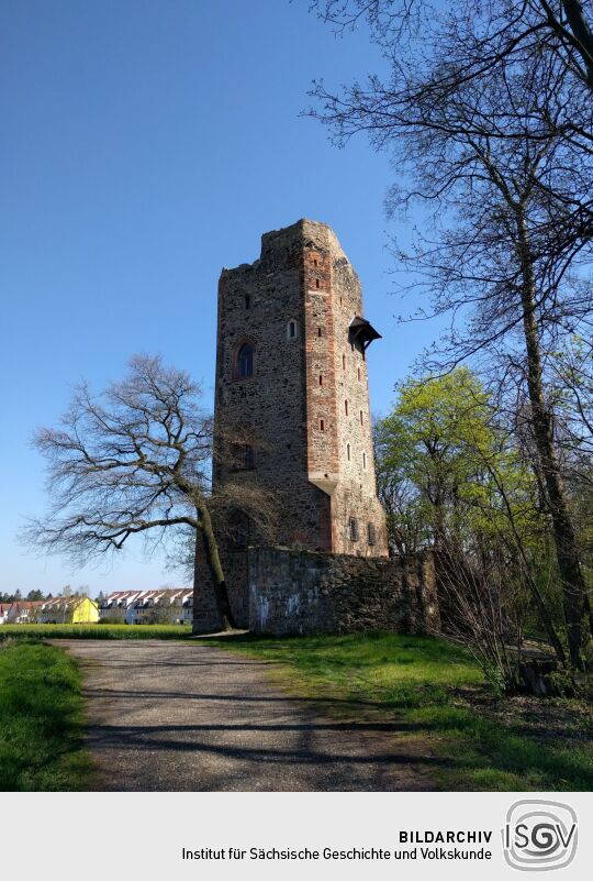 Der Turm der Ritterburg im Landschaftspark Machern.