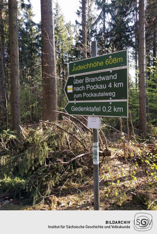 Wegweiser an der Judeichhöhe bei Lengefeld.