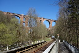 Die Elstertalbrücke bei Pöhl.