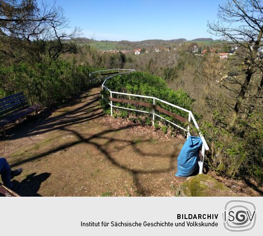 Die Friedenshöhe über dem Triebtal mit Blick nach Jocketa.