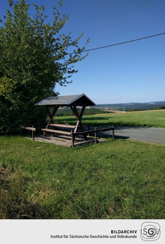 Aussichtspunkt an der Bergstraße in Arnsgrün im Vogtland.