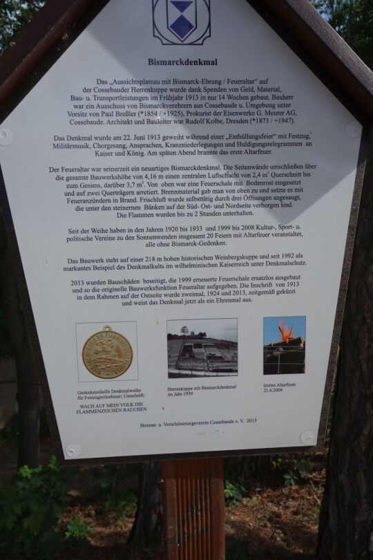 Infotafel zur Bismarcksäule auf der Herrenkuppe in Cossebaude.