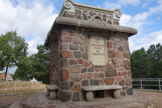 Aussichtsterrasse an der Bismarcksäule in Cossebaude.