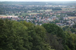 Ausblick von der Terrasse an der Bismarcksäule in Cossebaude ins Elbtal.