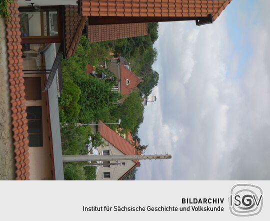 Ausblick von der Terrasse an der Bismarcksäule zum Osterberg in Cossebaude.