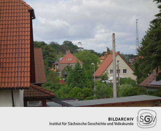 Ausblick von der Terrasse an der Bismarcksäule zum Osterberg in Cossebaude.