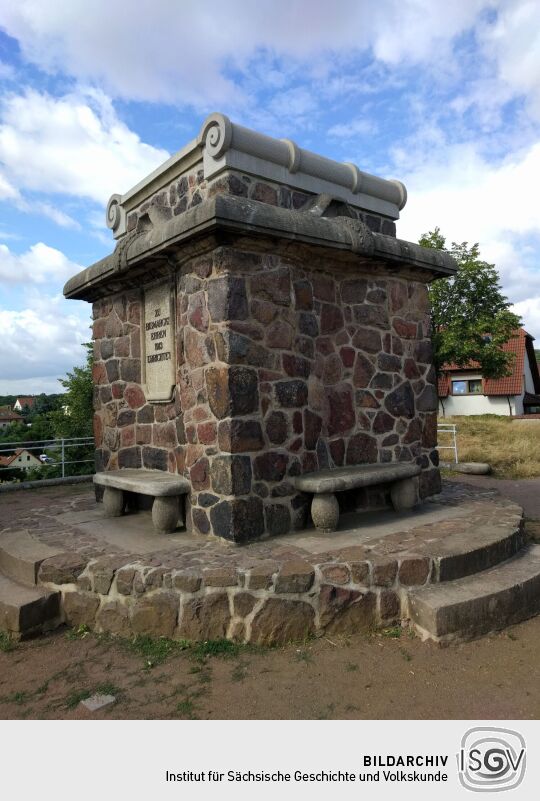 Die Bismarcksäule in Cossebaude.