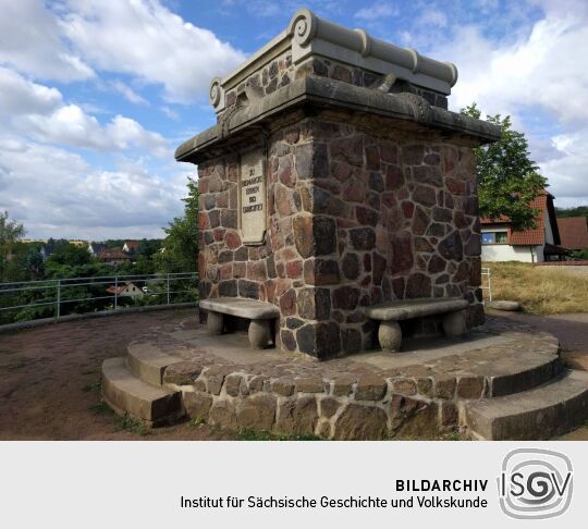 Die Bismarcksäule in Cossebaude.