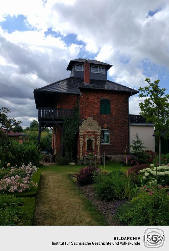 Private Wohnhäuser mit Dachreiter im Umfeld der Bismarcksäule in Cossebaude.