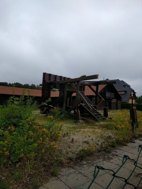 Der gefällte Aussichtsturm Zum Fernblick in Zwickau-Marienthal.