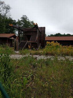 Der gefällte Aussichtsturm Zum Fernblick in Zwickau-Marienthal.