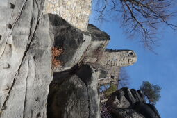 Blick zum sanierten Kirchturm mit Aussichtsplattform.