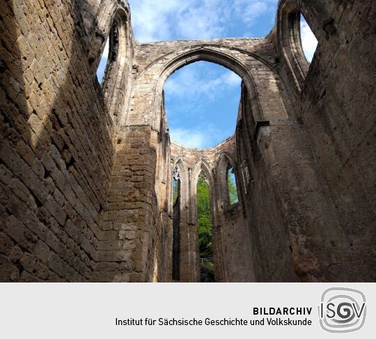 In der Ruine der Klosterkirche auf dem Berg Oybin.