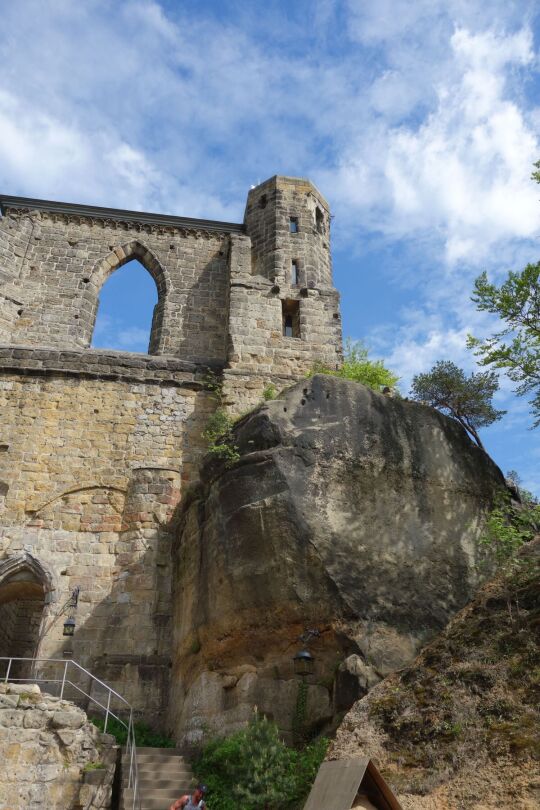 Blick zum sanierten Kirchturm mit Aussichtsplattform.