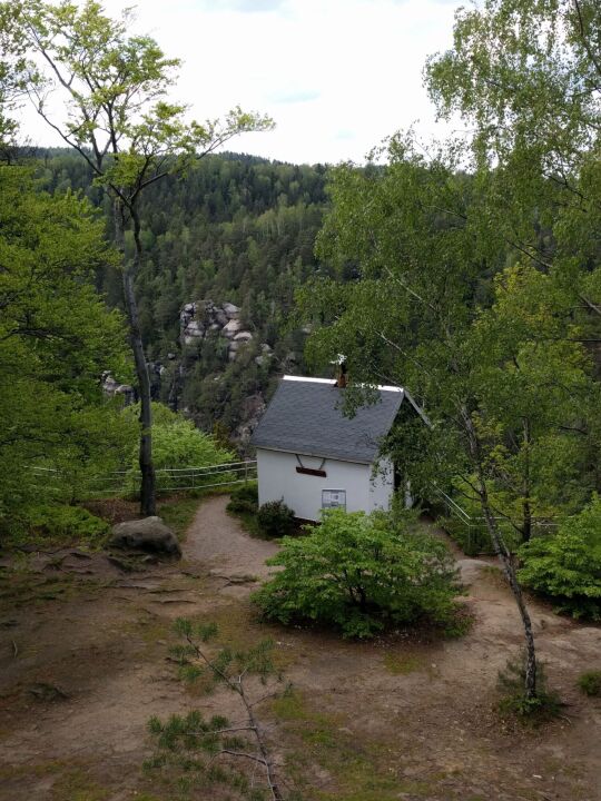 Das Häuschen der Camera obscura auf dem Berg Oybin.