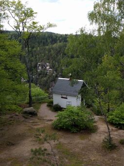 Das Häuschen der Camera obscura auf dem Berg Oybin.